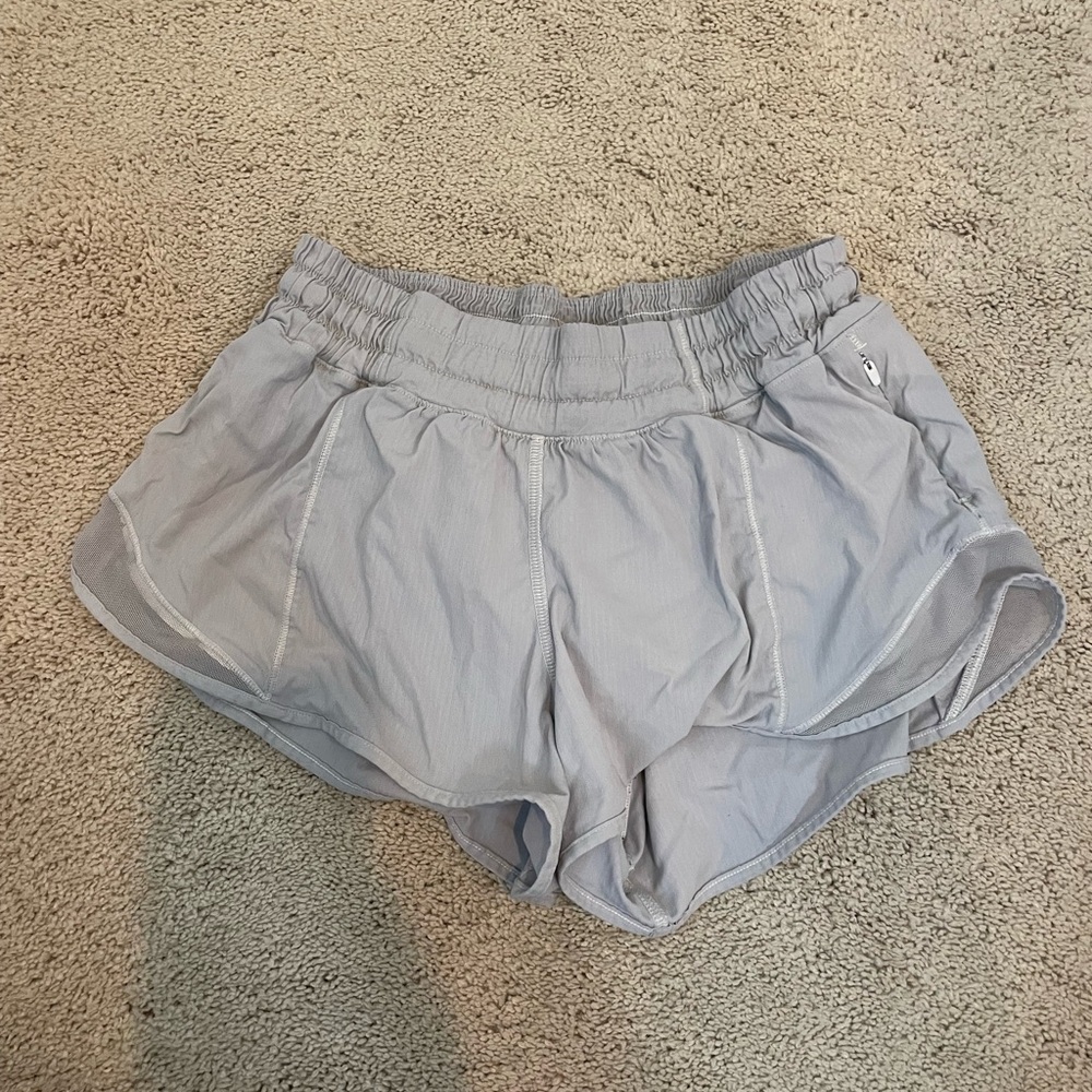 Lululemon hotty hot short 2.5” light grey size 4